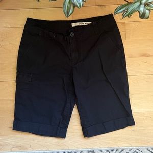 DKNY women’s Cargo shorts size 10